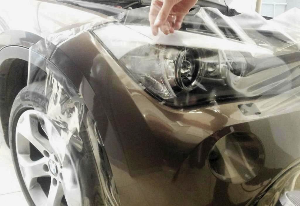 Оклейка автомобиля антигравийной пленкой