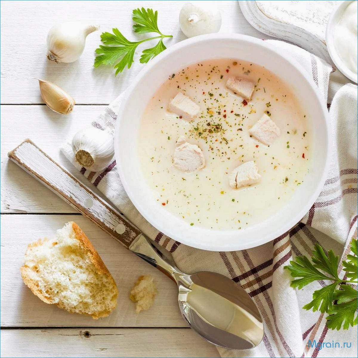 Суп-пюре с сыром — вкусный и сытный рецепт для холодных осенних вечеров 