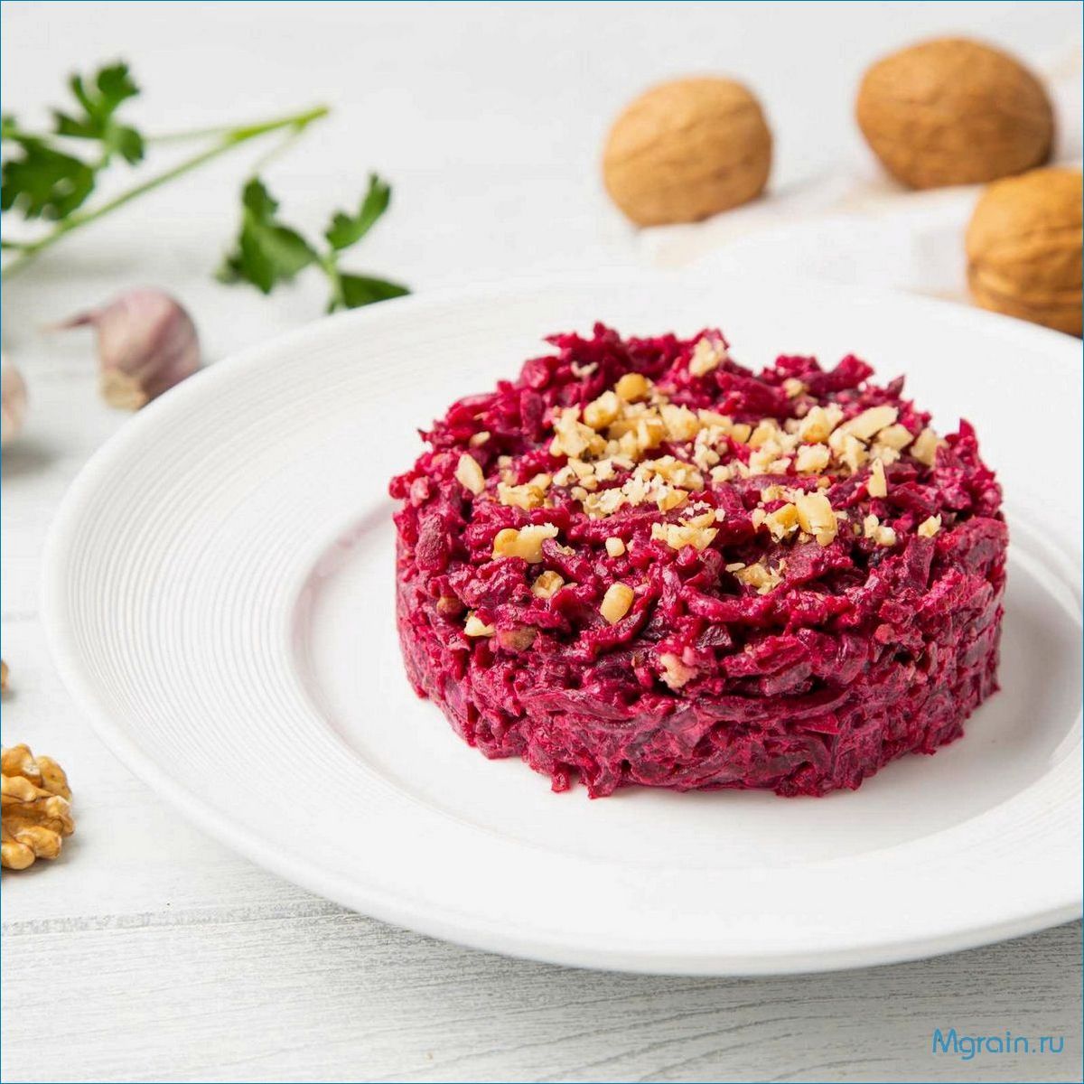 Свекла с черносливом и грецкими орехами — вкусное сочетание для здорового питания  